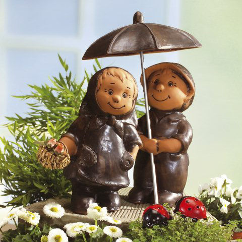 Gartenfiguren Gärtnerpaar mit Regenschirm