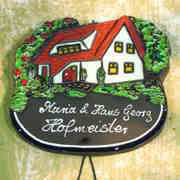 Haustürschild Haus mit Erker