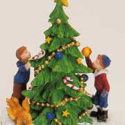 Lichthäuser Miniaturfiguren Set „Kinder mit Weihnachtsbaum”