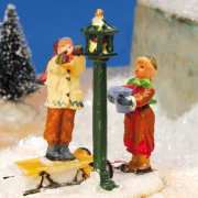 Kinder am Vogelhaus