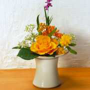 Blütenstecker aus Keramik, Vase zur Tischdekoration