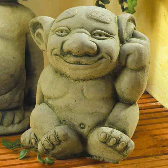 Troll mit Finger im Ohr