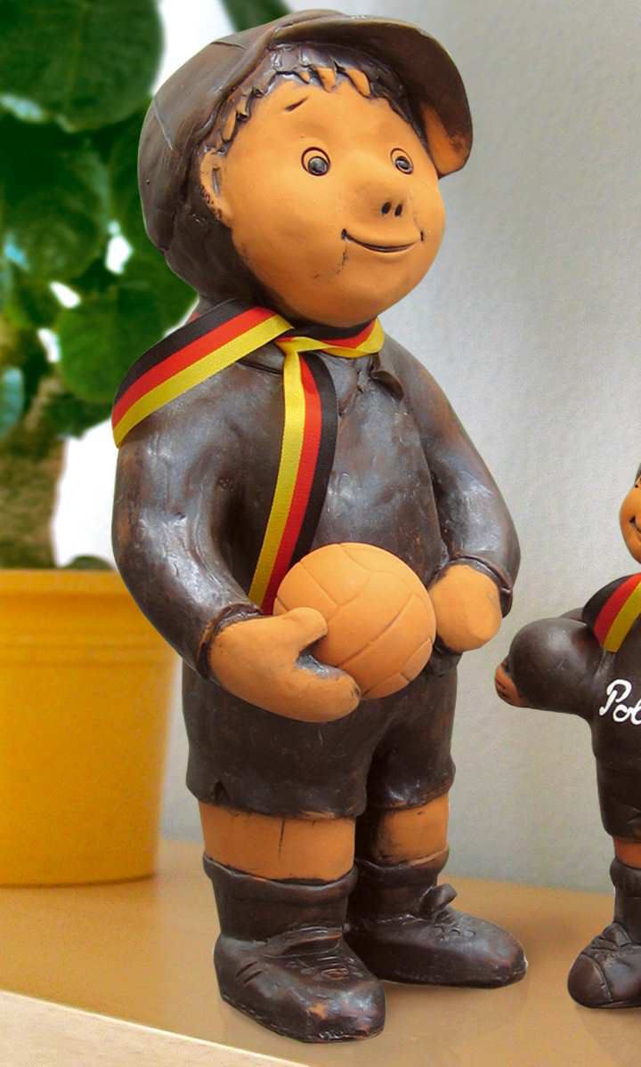 Gartenfigur Uwe der Fußballer