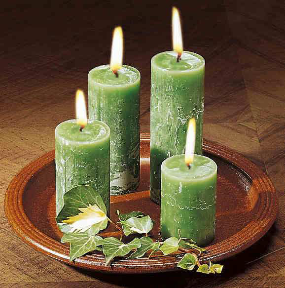 Kerzenteller mit 4 grünen Kerzen