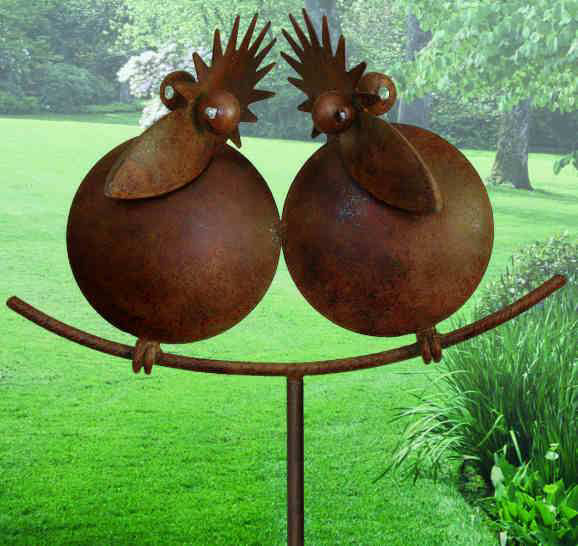 Vogelpaar auf Stab