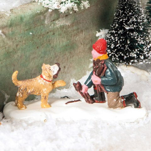 Lichthäuser Miniaturfigur „Junge mit Hund im Schnee”