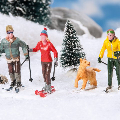 Lichthäuser Miniaturfiguren „Schneewanderer mit Hund”