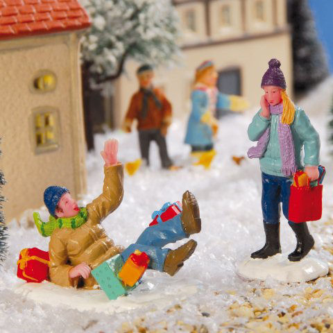 Lichthäuser Miniaturfiguren Set „Ausrutscher im Schnee”