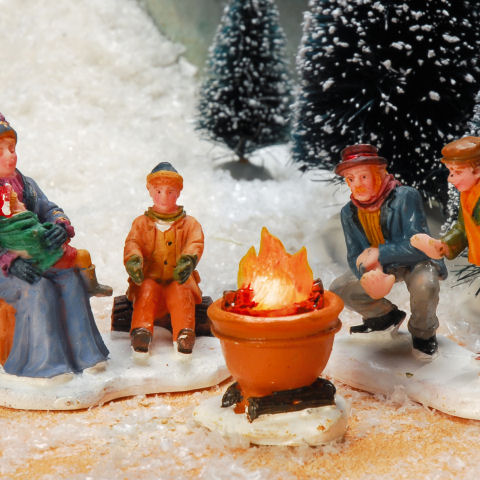 Lichthäuser Miniaturfiguren „Familie am Feuer”