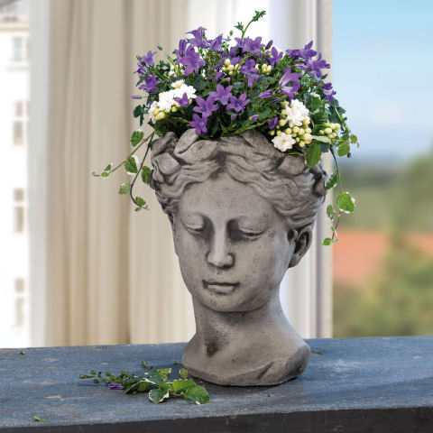 Pflanzbüste „Frauenkopf”, Gartendeko aus Betonguss