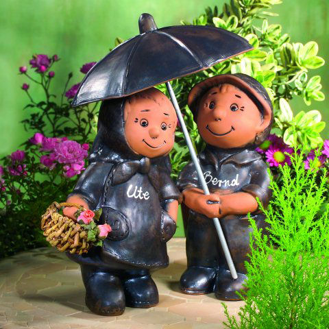 Gartenfiguren „Gärtnerpaar mit Regenschirm” aus Keramik