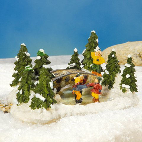 Lichthäuser Miniaturfiguren Set „Dorfteich mit Brücke”