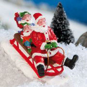 Lichthäuser Miniaturfigur „Weihnachtsmann Schlittenfahrt”