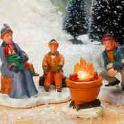 Lichthäuser Miniaturfiguren „Familie am Feuer”