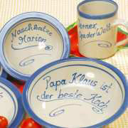 Geschirr aus Keramik mit individueller Beschriftung