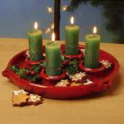 Deko Kerzenteller aus Keramik mit 4 grünen Kerzen