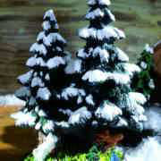 Lichthäuser Miniatur Tannenbaum-Gruppe, schneebedeckt