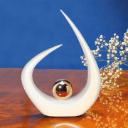 Porzellan-Objekt „Swing”, Dekofigur aus weißem Porzellan