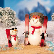 Weihnachtsfiguren 2er-Set „Schneemänner mit Skiern”