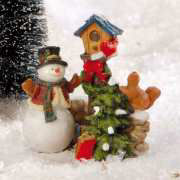 Lichthäuser Miniaturfiguren Set „Schneemann mit Vogelhaus”