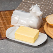 Butterdose „Kuh” aus weißem Porzellan mit Deckel in Kuhform