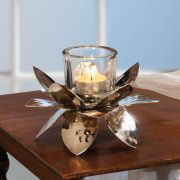 Teelichthalter „Lotusblüte”, Tischdeko aus Glas und Aluminium