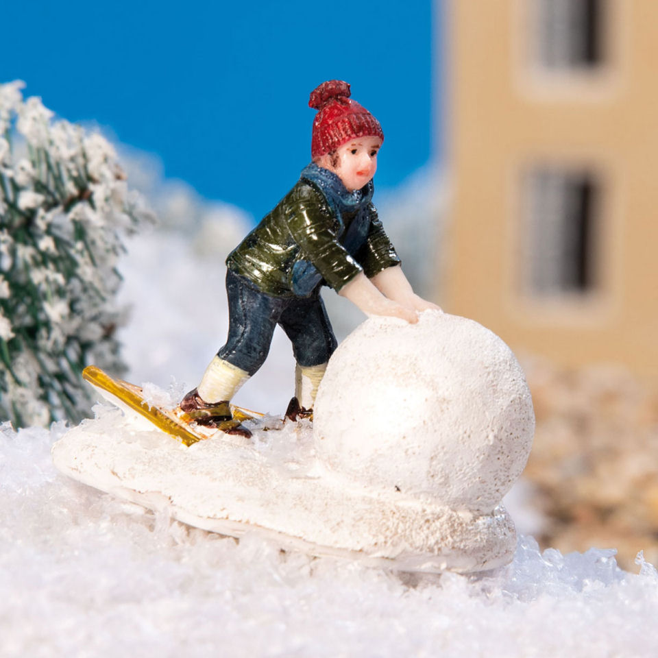Lichthäuser Miniaturfigur „Junge hat Spaß im Schnee”