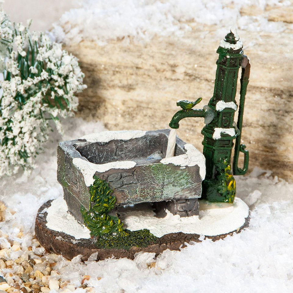 Lichthäuser Miniatur Landschaftsdeko „Dorfpumpe mit Trog”