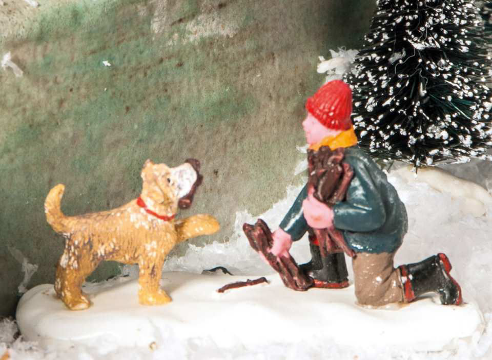 Lichthäuser Miniaturfigur „Junge mit Hund im Schnee”