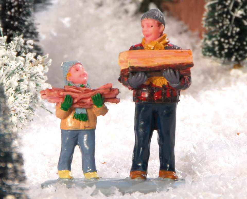 Lichthäuser Miniaturfiguren Set „Vater und Sohn tragen Holz”