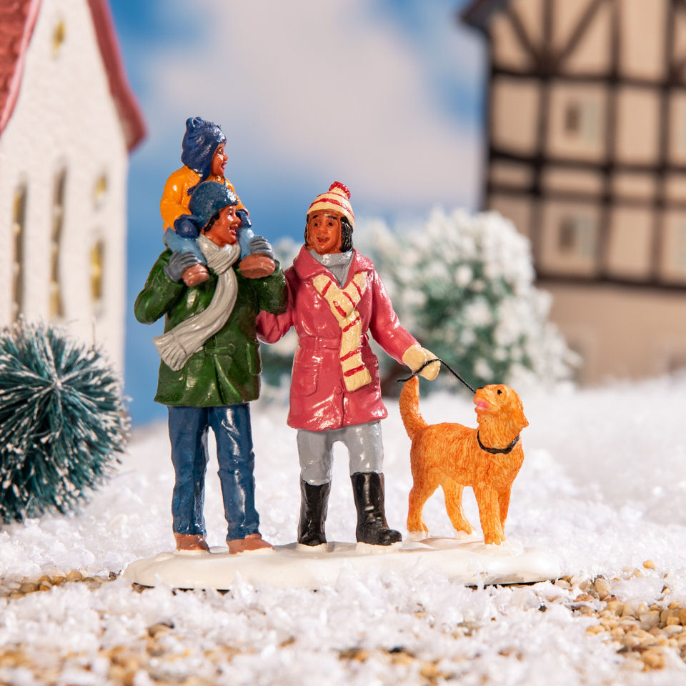Lichthäuser Miniaturfiguren „Winterspaziergang mit Hund”