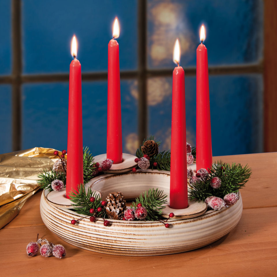 Blumenring mit roten Kerzen, Kerzenhalter zur Tischdekoration