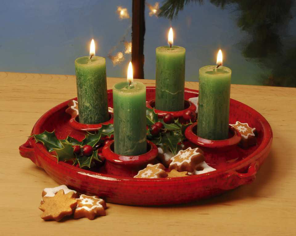 Deko Kerzenteller aus Keramik mit 4 grünen Kerzen
