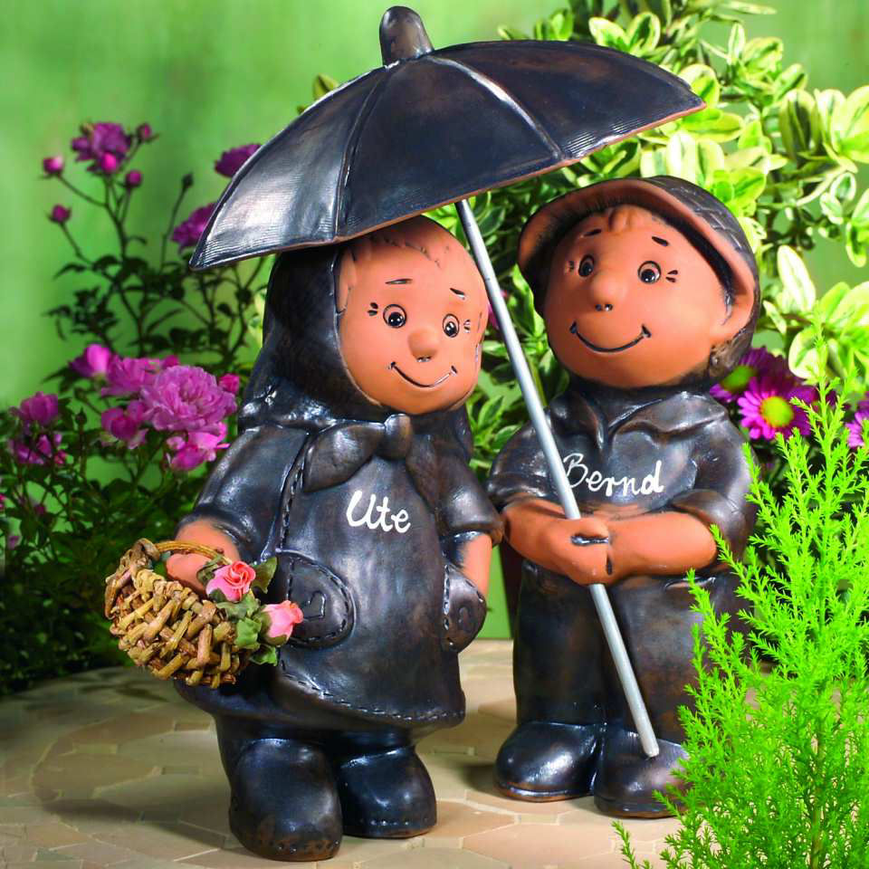 Gartenfiguren „Gärtnerpaar mit Regenschirm” aus Keramik