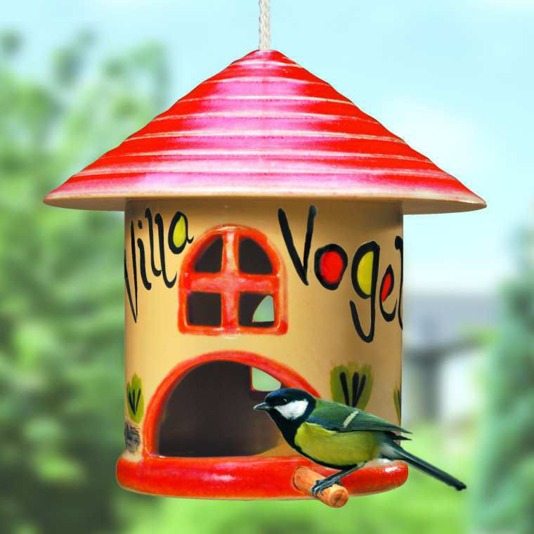 Liebevoll bemalte Vogel-Villa aus Keramik mit Meisenknödel