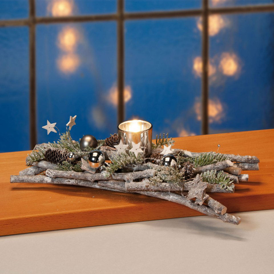 Tischgesteck mit Teelicht, weihnachtliche Tischdekoration